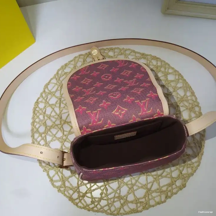 Fashionrepsfam ru LV 20B570008 Bags 0825